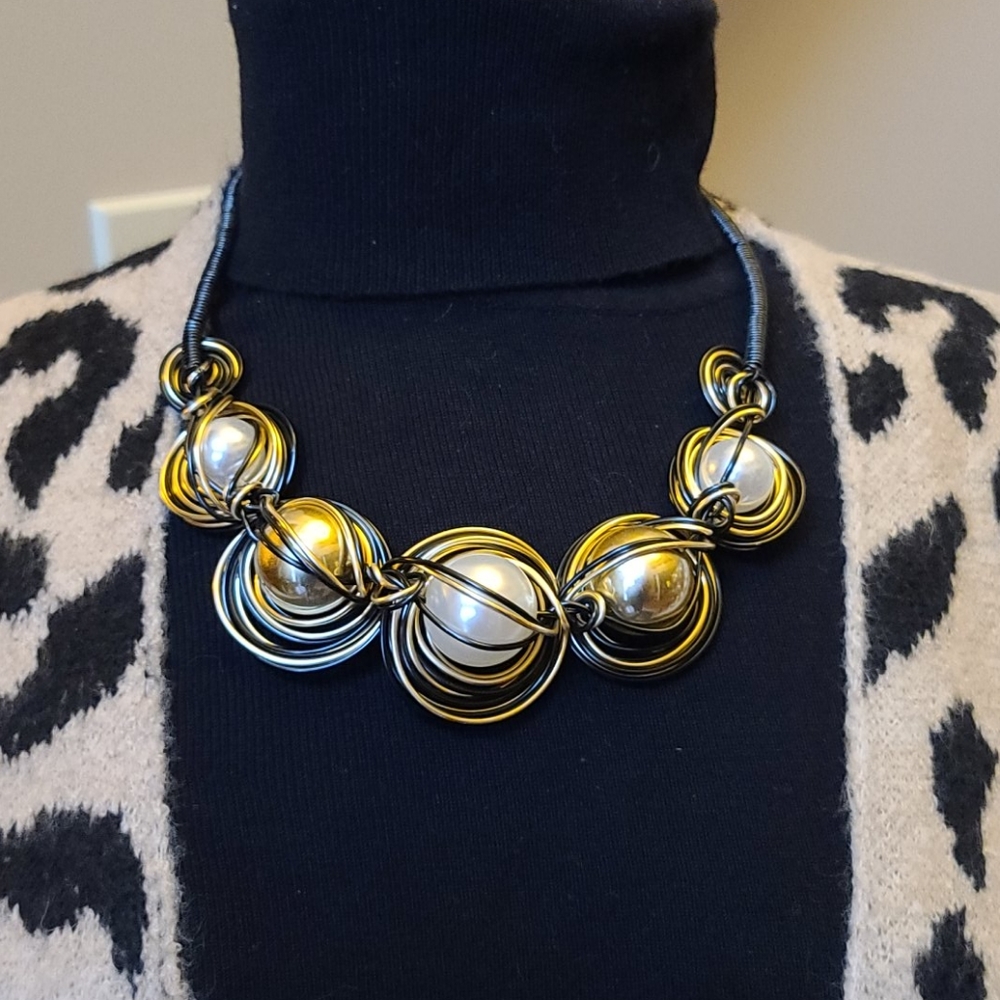 Statemnt GOLD/WHITE/BLACK PEARL LOOK NECKLACE 16"
